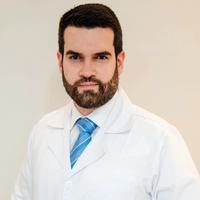 Dentista en Colombia especializado doctor Sebastián Arias